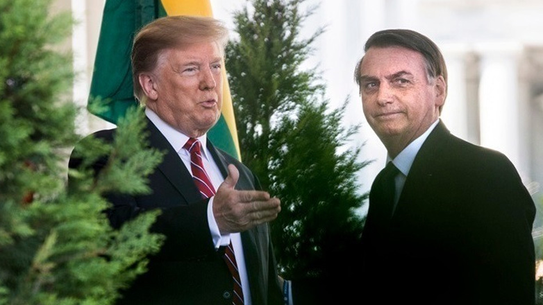 Ο Τραμπ επικρίνει εκ νέου τη Βραζιλία για τη δίωξη του Μπολσονάρου