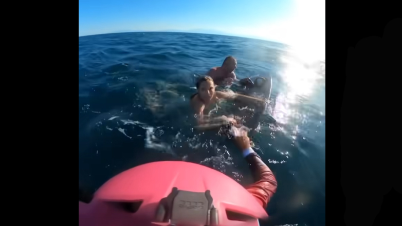 Kite surfer σώζει πατέρα και κόρη στον Θερμαϊκό