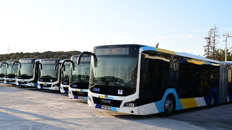 Απίστευτο περιστατικό: Οδηγός κυνήγησε με λεωφορείο και τραυμάτισε συνάδελφό του