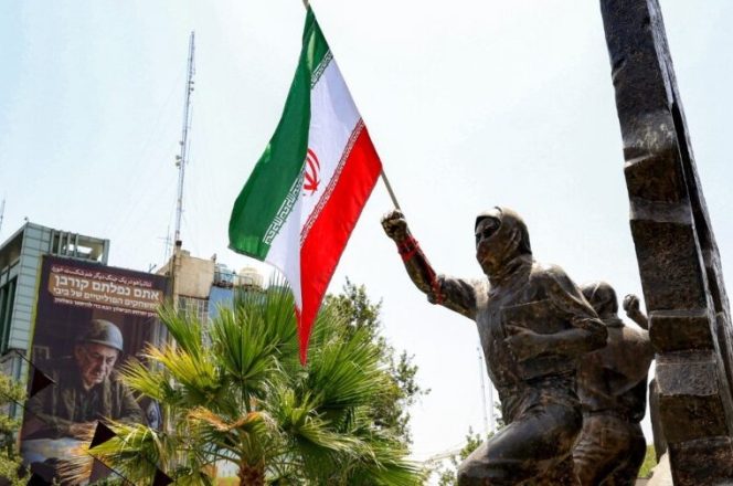 Ιράν: Εκτελέσθηκε δημόσια ένας άνδρας που κρίθηκε ένοχος για το βιασμό και το φόνο ενός κοριτσιού Ιράν: Εκτελέσθηκε δημόσια ένας άνδρας που κρίθηκε ένοχος για το βιασμό και το φόνο ενός κοριτσιού