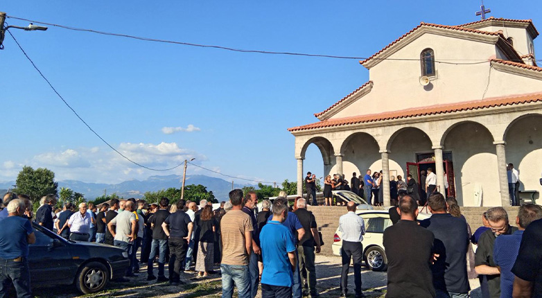 Σπαραγμός στην κηδεία της δίχρονης Αλεξάνδρας