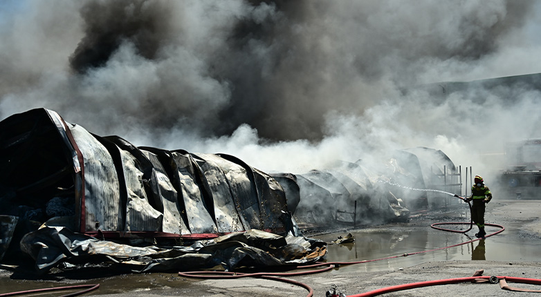 Καταστράφηκε ολοσχερώς το εργοστάσιο πλαστικών στη Ριτσώνα