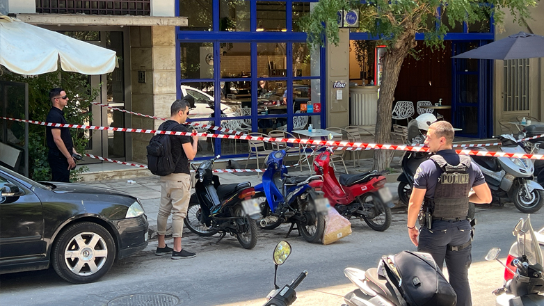 Κολωνός: Τον κυνήγησε μέσα στην καφετέρια, πυροβόλησε τέσσερις φορές και έφυγε με τα πόδια