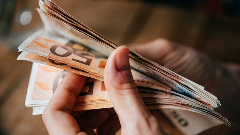 Αναμένονται μειώσεις φόρων για 4 εκατομμύρια φορολογούμενους