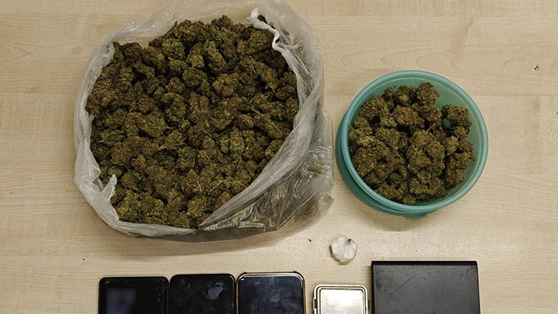 Ο «νέος» διακινητής της Πλατείας Αμερικής που πέταξε τα ναρκωτικά σε διπλανή ταράτσα