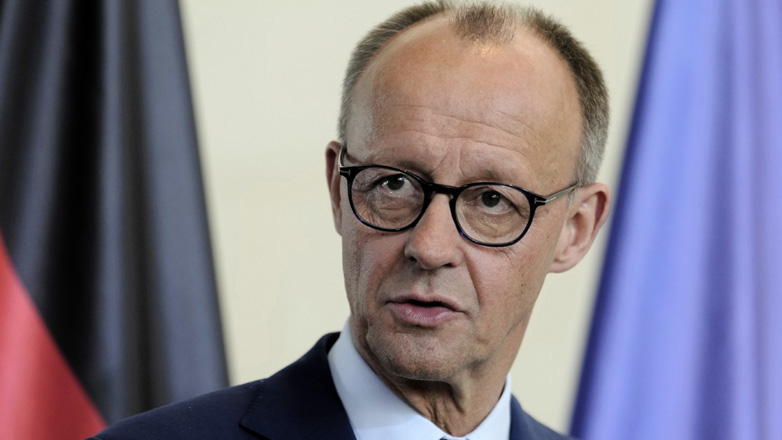 Μερτς: «Η δημοκρατία μας είναι ζωντανή, δεν υπάρχει κρίση»