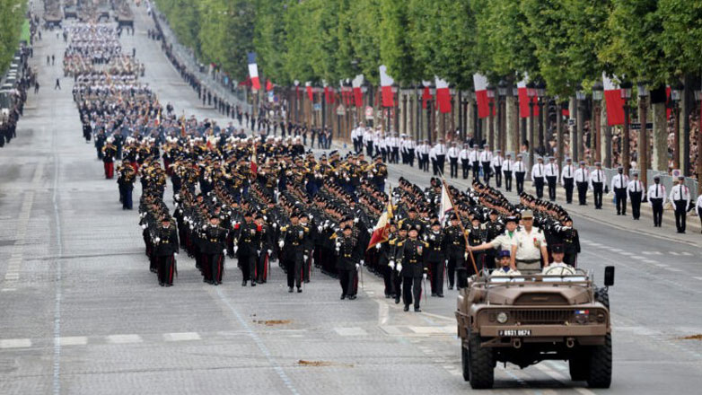 Εντυπωσιακές εικόνες από την παρέλαση για την Ημέρα της Βαστίλης