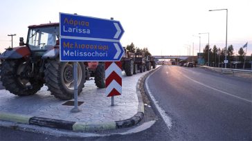 Οι αγρότες έκλεισαν την παλιά εθνική οδό Λάρισας – Βόλου