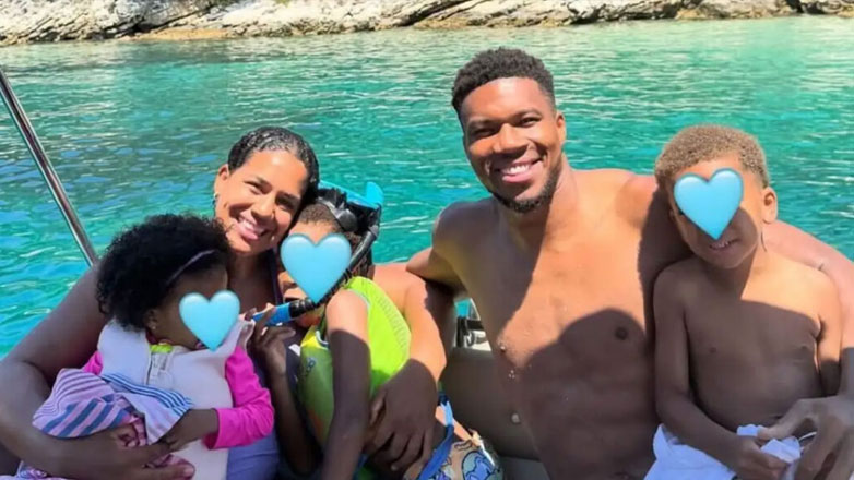 Γιάννης Αντετοκούνμπο: Νέα οικογενειακά στιγμιότυπα από τις διακοπές τους στην Ελλάδα με σκάφος