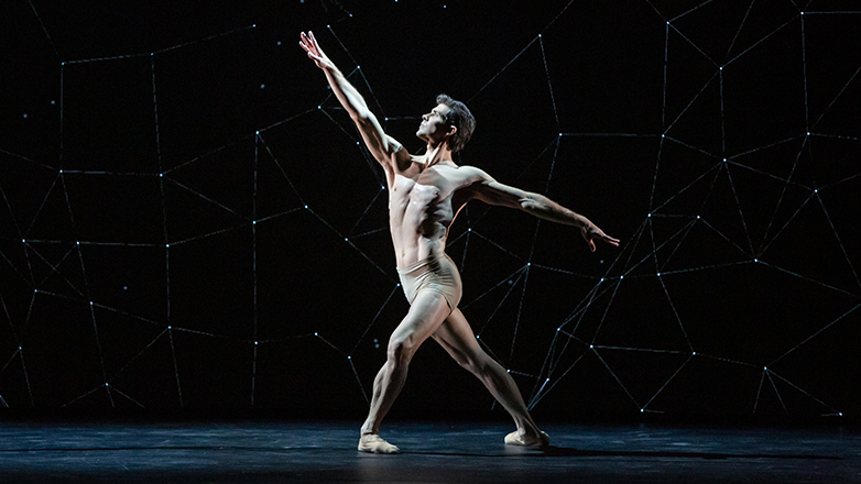 «Ο Χορός του Γαλαξία» του Pierre Cardin με τον σούπερ σταρ του μπαλέτου Roberto Bolle