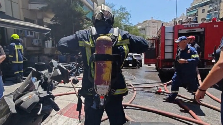 Πυρκαγιά στο κατάστημα ελαστικών μοτοσυκλετών Ν. Περιστεράς