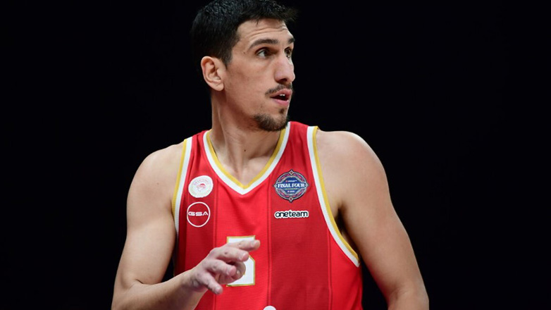 Βελτιωμένη πρόταση του Ολυμπιακού στον Λαρεντζάκη