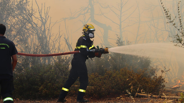Φωτιά στο Μενίδι – Εστάλη μήνυμα από το 112
