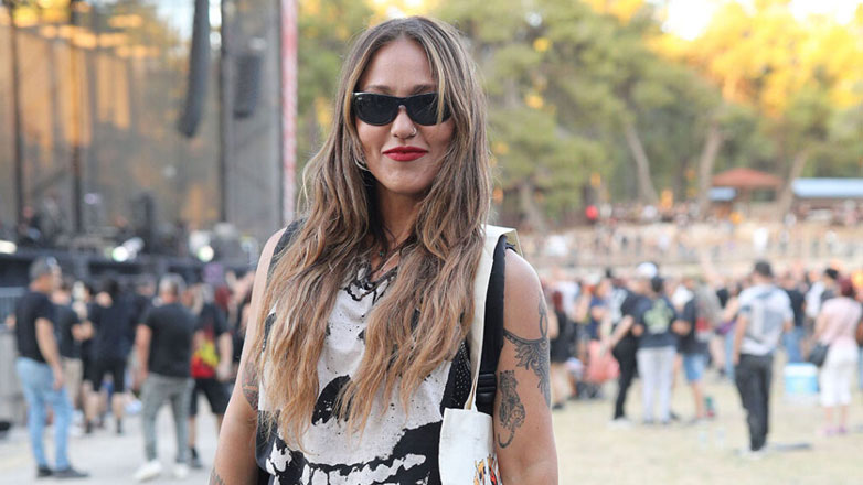 Πηνελόπη Αναστασοπούλου: Με ροκ διάθεση και στυλ στη συναυλία του Alice Cooper