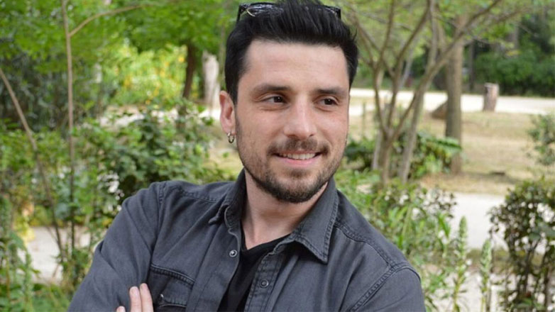 Σπύρος Χατζηαγγελάκης: Η βουτιά από τα βράχια…χωρίς μαγιό