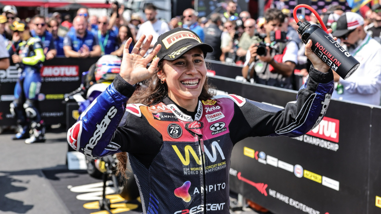 Η Neila 1η στον συναρπαστικό 2ο Αγώνα του WorldWCR στο Donington Park