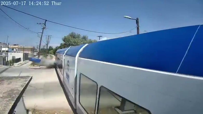 Πάτρα: Η στιγμή της σύγκρουσης του τρένου με το αυτοκίνητο