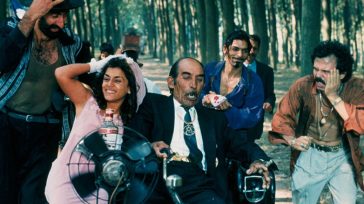 Πέντε χρόνια «Bring Your Chair – Cozy Festival»: Ο κόσμος του Κουστουρίτσα συναντά το βλέμμα του Γαβρά στη Σίφνο