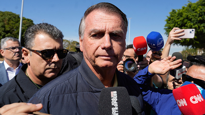 Ο Μπολσονάρου υποχρεώθηκε να φορέσει ηλεκτρονικό βραχιόλι