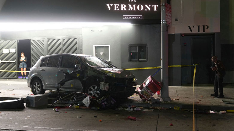 Λος Άντζελες: Τράβηξαν έξω και πυροβόλησαν τον οδηγό που έπεσε πάνω στο πλήθος