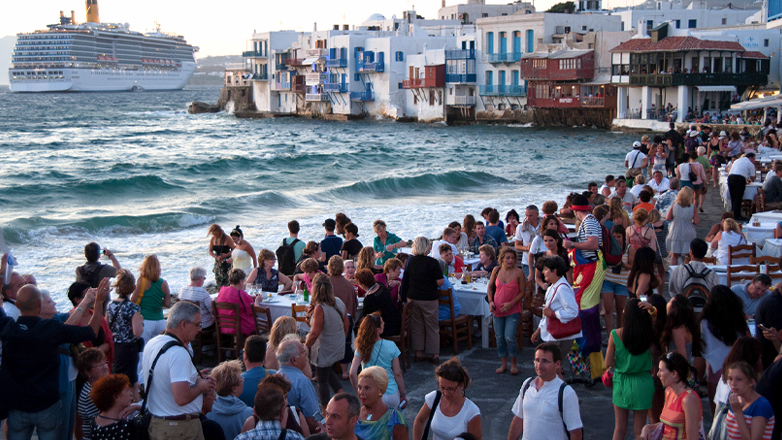 Ξεφτίζει το ελληνικό τουριστικό μοντέλο