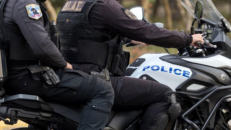 Άγρια καταδίωξη στο Μενίδι: Προσπάθησαν να εμβολίσουν αστυνομικούς με κλεμμένο αμάξι