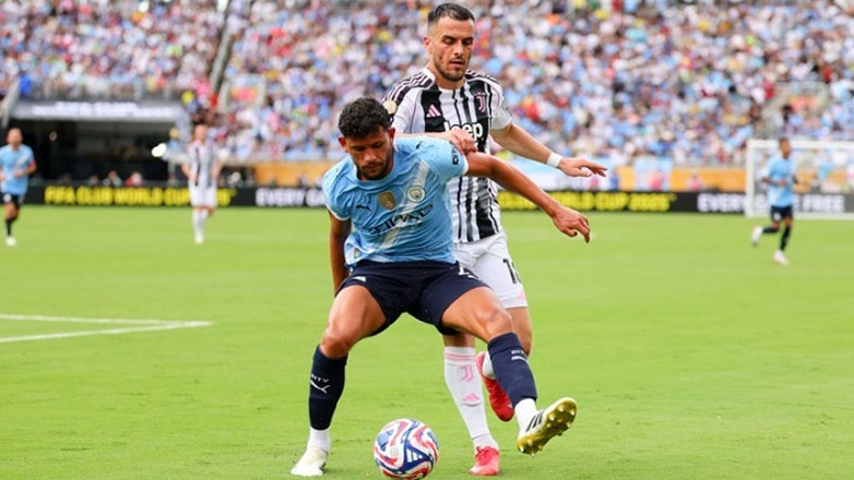 «Tuttosport»: «Ο Ολυμπιακός διαπραγματεύεται με την Γιουβέντους για τον Φιλίπ Κόστιτς»