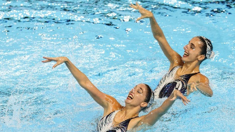 Καλλιτεχνική κολύμβηση: Οι αδελφές Αλεξανδρή «χρυσές» στο τεχνικό ντουέτο