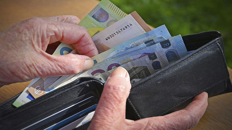 Πότε καταβάλλονται οι συντάξεις Αυγούστου