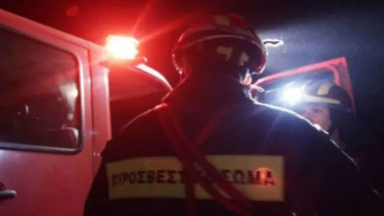 Φωτιά σε εγκαταλελειμμένο κτήριο στο κέντρο της Αθήνας