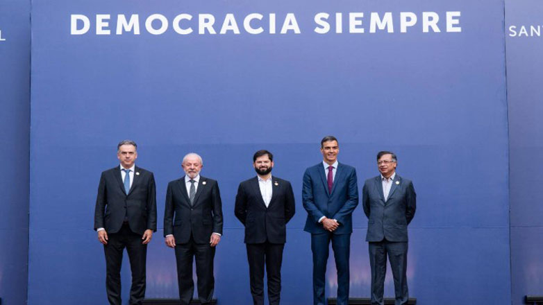 Η Δημοκρατία υφίσταται «επίθεση», προειδοποιούν ηγέτες της κεντροαριστεράς σε σύνοδο στη Χιλή