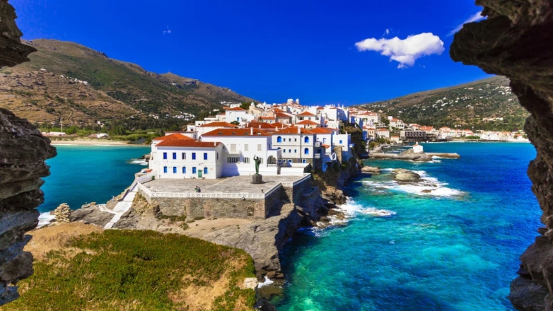 «Βασίλισσα του Αιγαίου» η Άνδρος, σύμφωνα με το Low Season Traveller