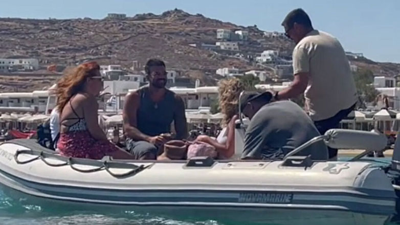 Δημήτρης Αλεξάνδρου: Βόλτα με σκάφος στη Δήλο