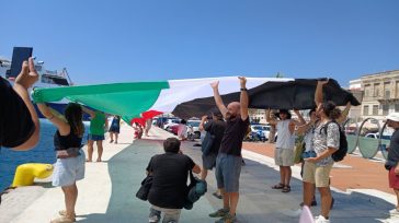 Σύρος: Συγκέντρωση υπέρ της Παλαιστίνης και μπλόκο σε κρουαζιερόπλοιο με Ισραηλινούς τουρίστες