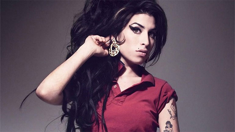 Έιμι Γουαϊνχάουζ, μια συγκλονιστική τραγουδίστρια που έφυγε νωρίς