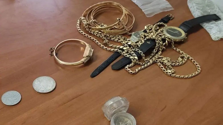 Συνελήφθησαν δύο άτομα που έκλεψαν 11.300 ευρώ και κοσμήματα από κατοικία στη Νίκαια