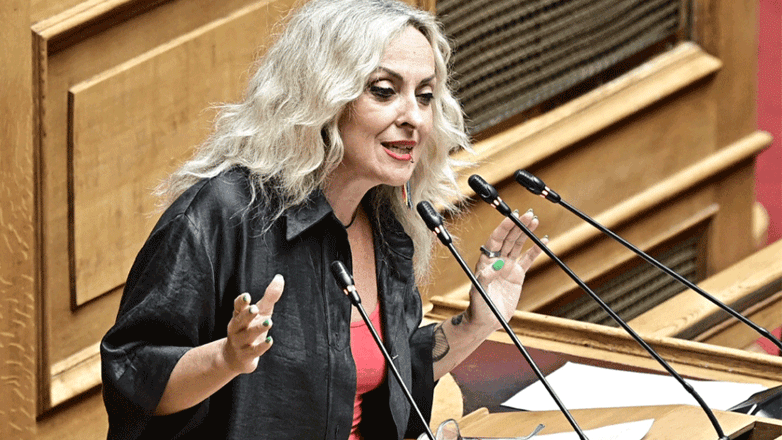 Τζώρτζια Κεφαλά: Ερμήνευσε Βιτάλη κατά την ομιλία της από το βήμα της Βουλής – «Ας τραγουδήσω μετά από δυο χρόνια»