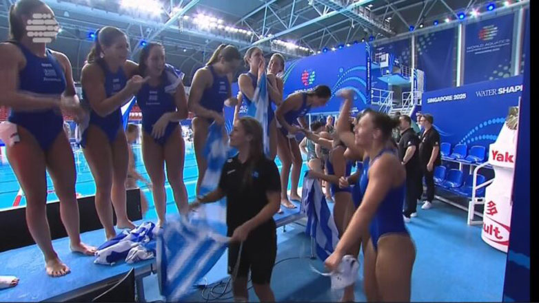 O πολιτικός κόσμος αποθεώνει τα κορίτσια της Εθνικής ομάδας πόλο γυναικών