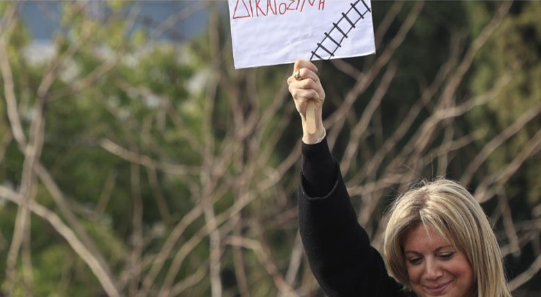 Μαρία Καρυστιανού: «Γιορτάζουμε 51 χρόνια από την αποκατάσταση της Δημοκρατίας, αλλά δεν υπάρχει Δημοκρατία στην Ελλάδα»