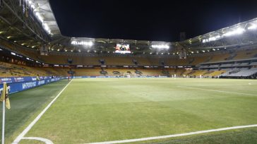 Προσαγωγές οπαδών με σημαίες Παλαιστίνης έξω από την «OPAP Arena»