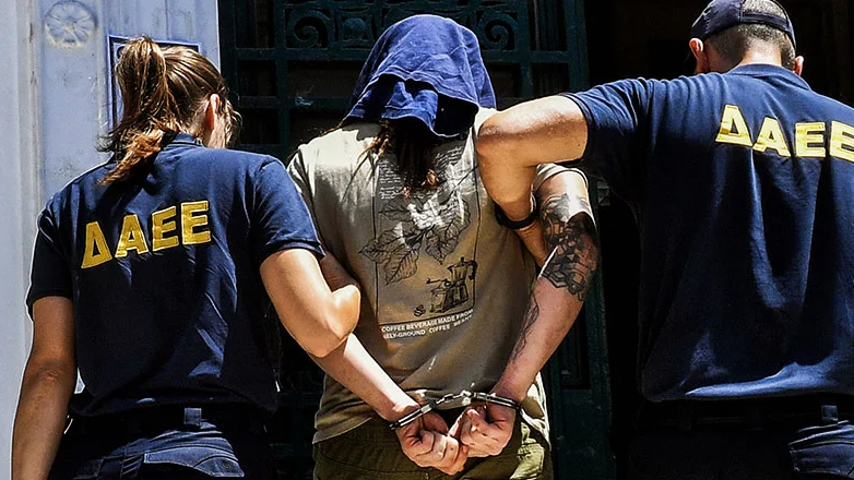 Προφυλακιστέοι οι δύο συλληφθέντες για την πυρκαγιά στον Φενεό