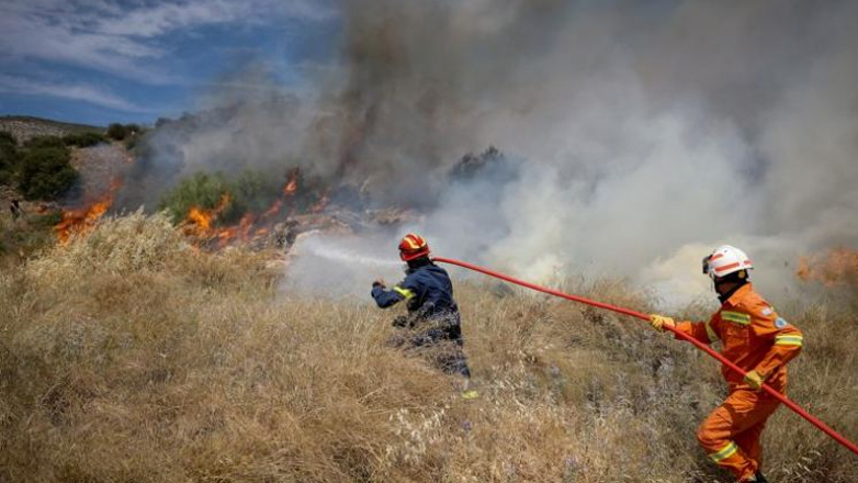 Φωτιά στη Μαγούλα δίπλα στην Αττική Οδό