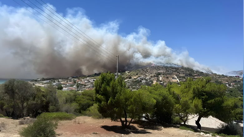 Μεγάλη φωτιά στο Γαρδίκι Θεσπρωτίας – Κινδυνεύουν σπίτια