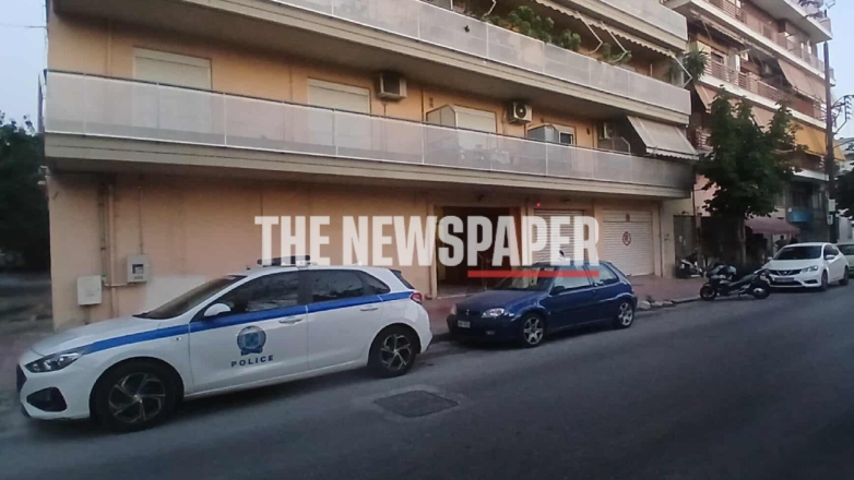 Φρίκη στο Βόλο: Ζούσε για δέκα ημέρες με το νεκρό πατέρα του