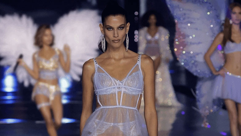 Ανθή Φακιδάρη: Στην Ελλάδα η καλλονή που περπάτησε στην πασαρέλα της Victoria’s Secret – Ποιο νησί επέλεξε για τις διακοπές της