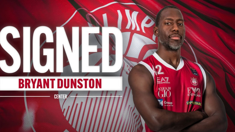 Στην Αρμάνι Μιλάνο ο Μπράιαντ Ντάνστον