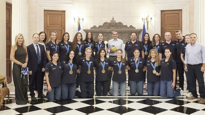 Ο Κυριάκος Μητσοτάκης υποδέχθηκε τα «χρυσά» κορίτσια του πόλο