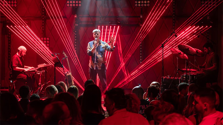 Ο Φοίβος Δεληβοριάς live στη Νάξο