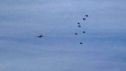 Τα ΗΑΕ ξαναρχίζουν τις ρίψεις βοήθειας στη Λωρίδα της Γάζας