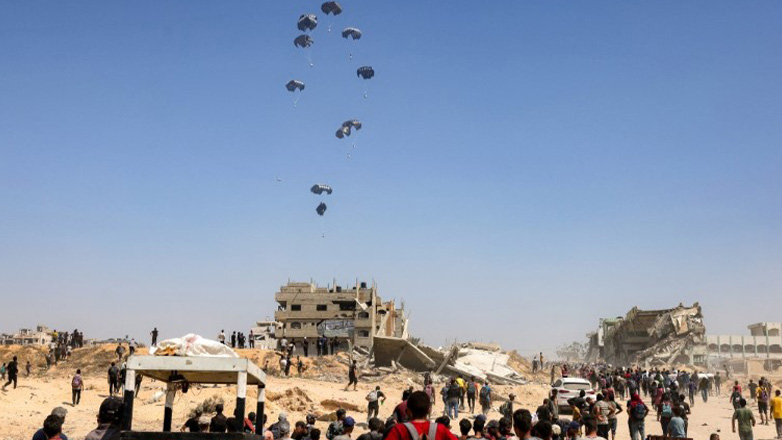 Γάζα: Αεροσκάφη της Ιορδανίας και των ΗΑΕ έριξαν 25 τόνους βοήθειας